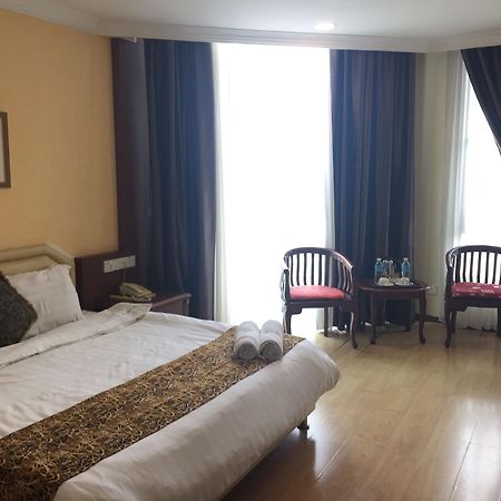 Regal Court Hotel Kuching Extérieur photo