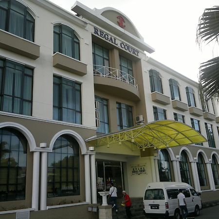 Regal Court Hotel Kuching Extérieur photo