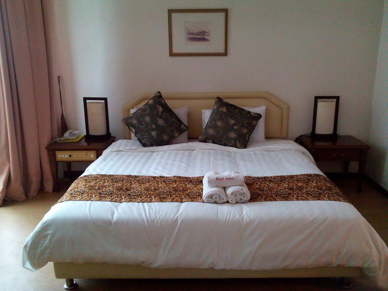 Regal Court Hotel Kuching Extérieur photo