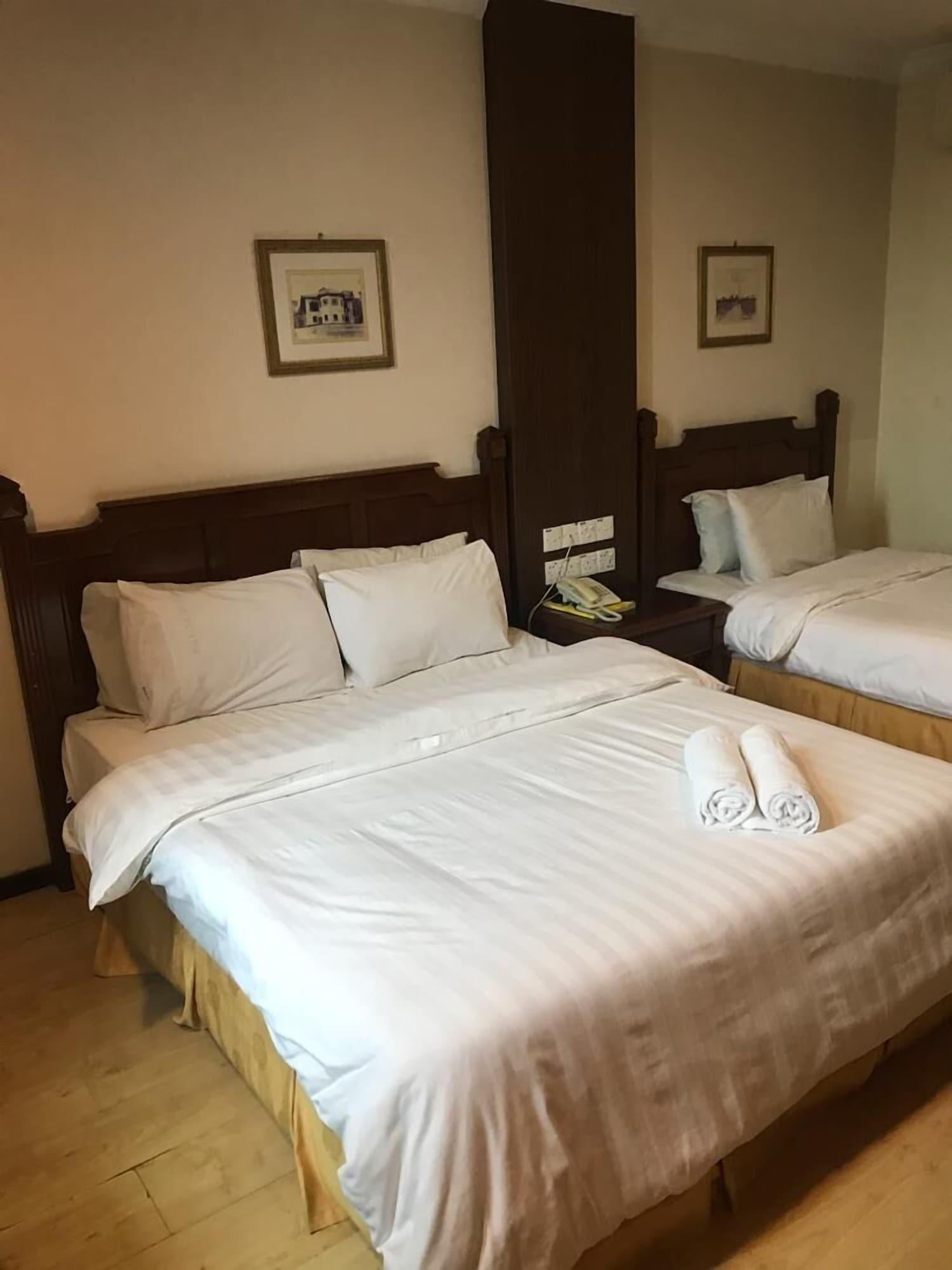 Regal Court Hotel Kuching Extérieur photo